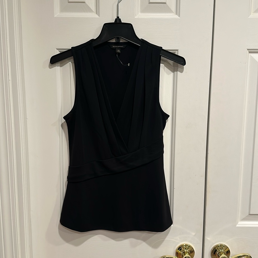 Women’s black banana republic sleeveless top size XS